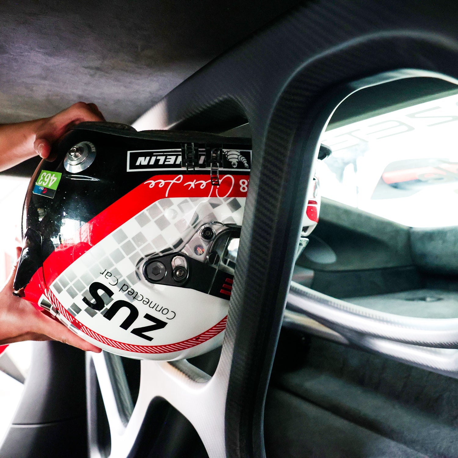 SR SEAMLESS DRY CARBON FIBER ROLL CAGE FOR PORSCHE 992 GT3 / GT3 RS [PORSCHE 992 GT3/RS]