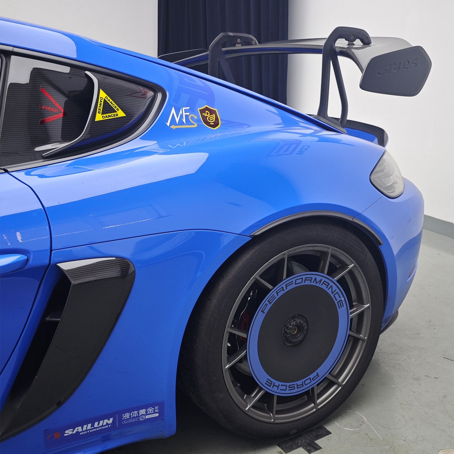 SR DRY CARBON FIBER R-HR AERODISC (for Aluminum REAR Rims) [PORSCHE 718 GT4 RS]